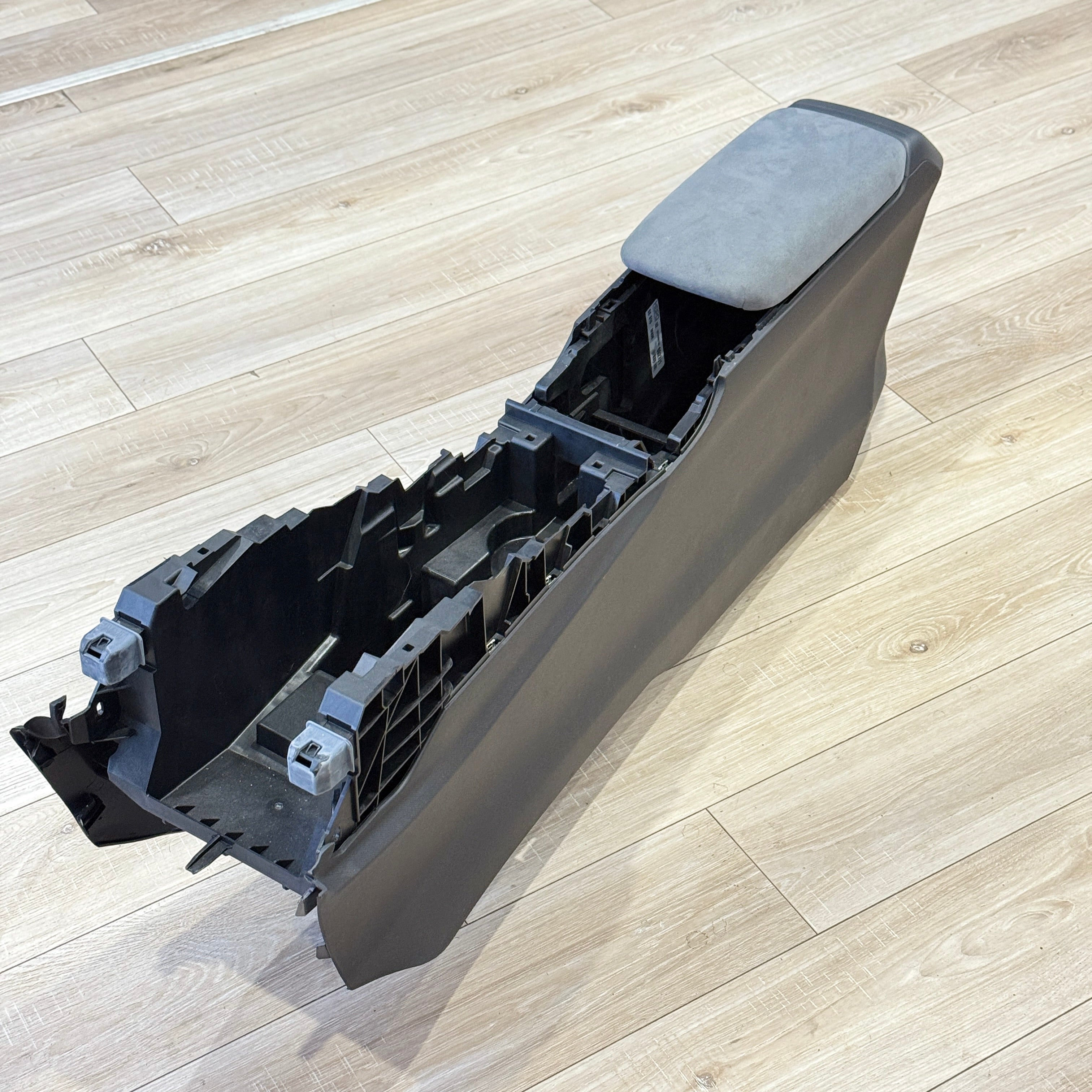 CUPRA BORN 2023 CENTRE CONSOLE 10E863242D