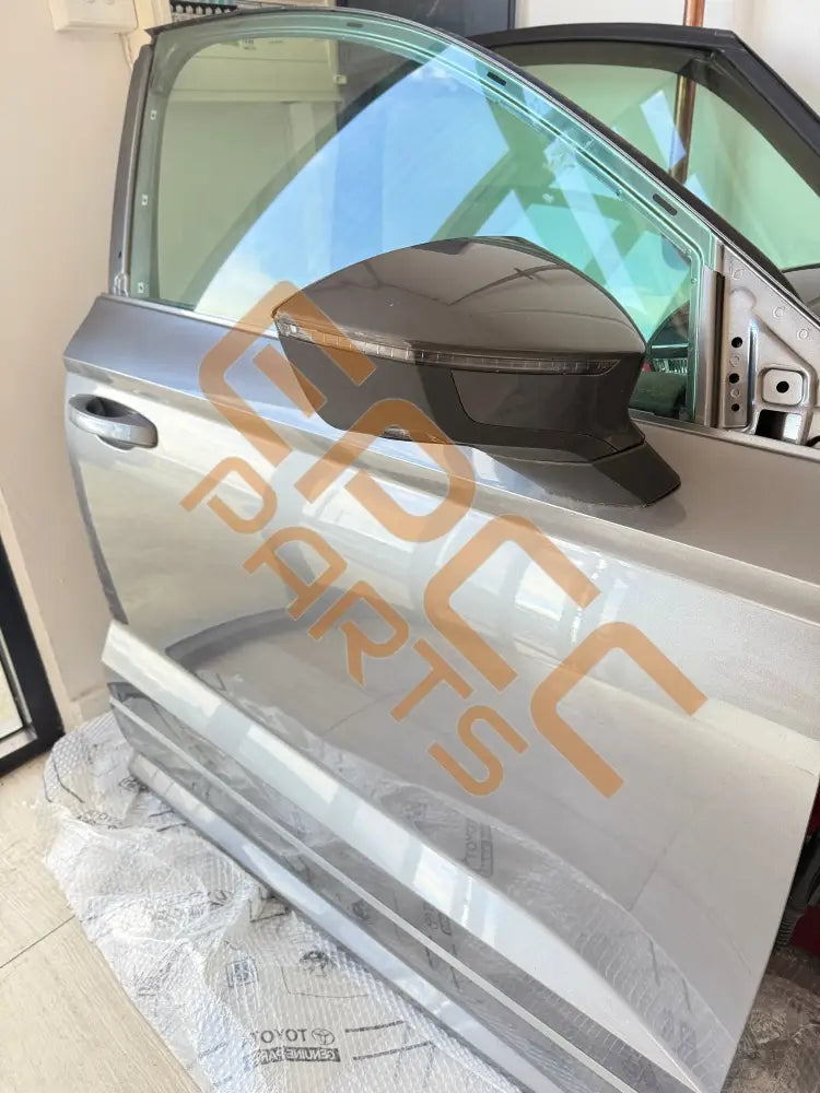 CUPRA ATECA RIGHT FRONT DOOR 575831052E Door