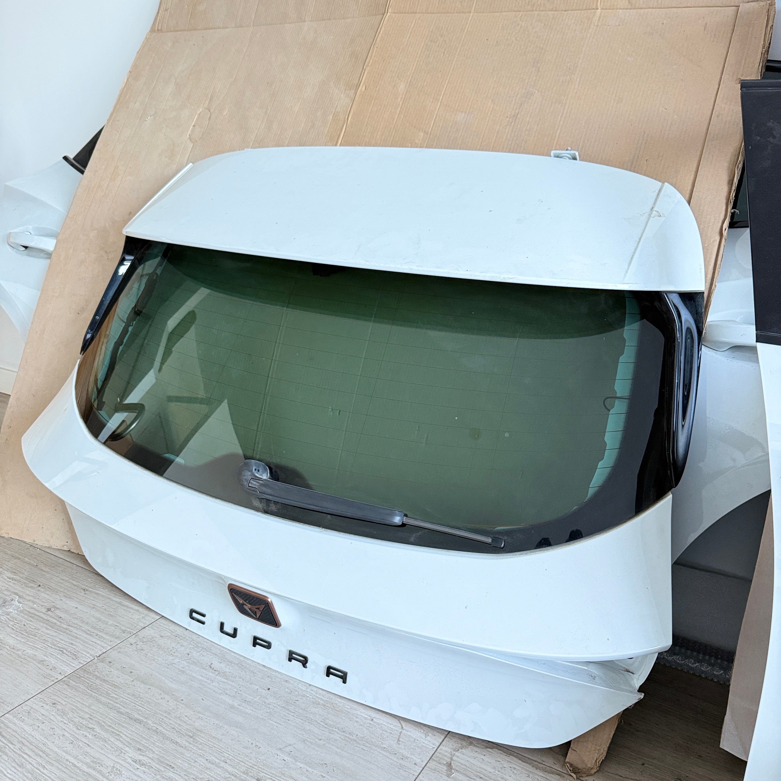 CUPRA LEON 2023 REAR LID WITH GLASS WINDOW 5FA827023