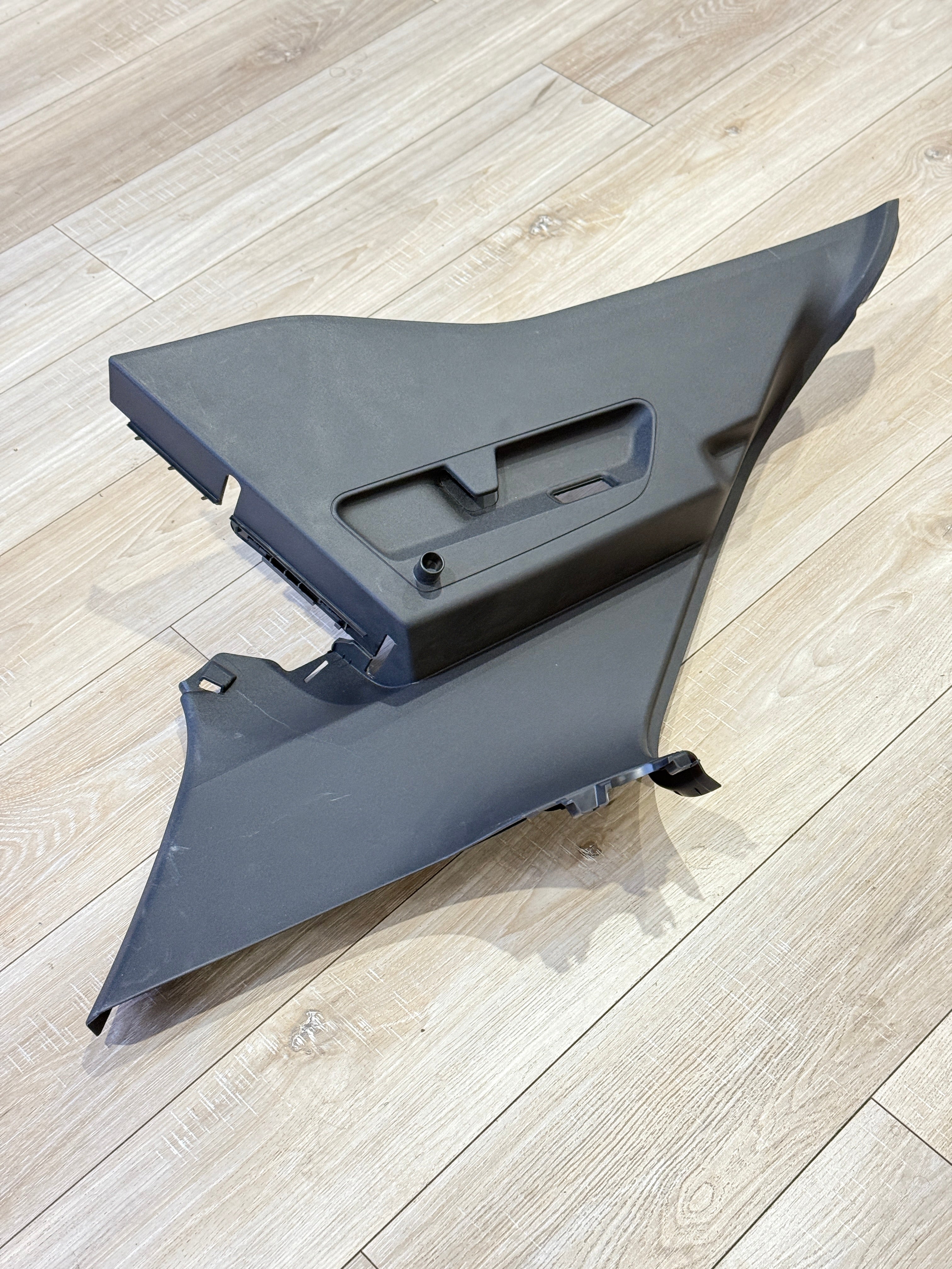 CUPRA BORN 2023 C PILLAR TRIM 10A867287C