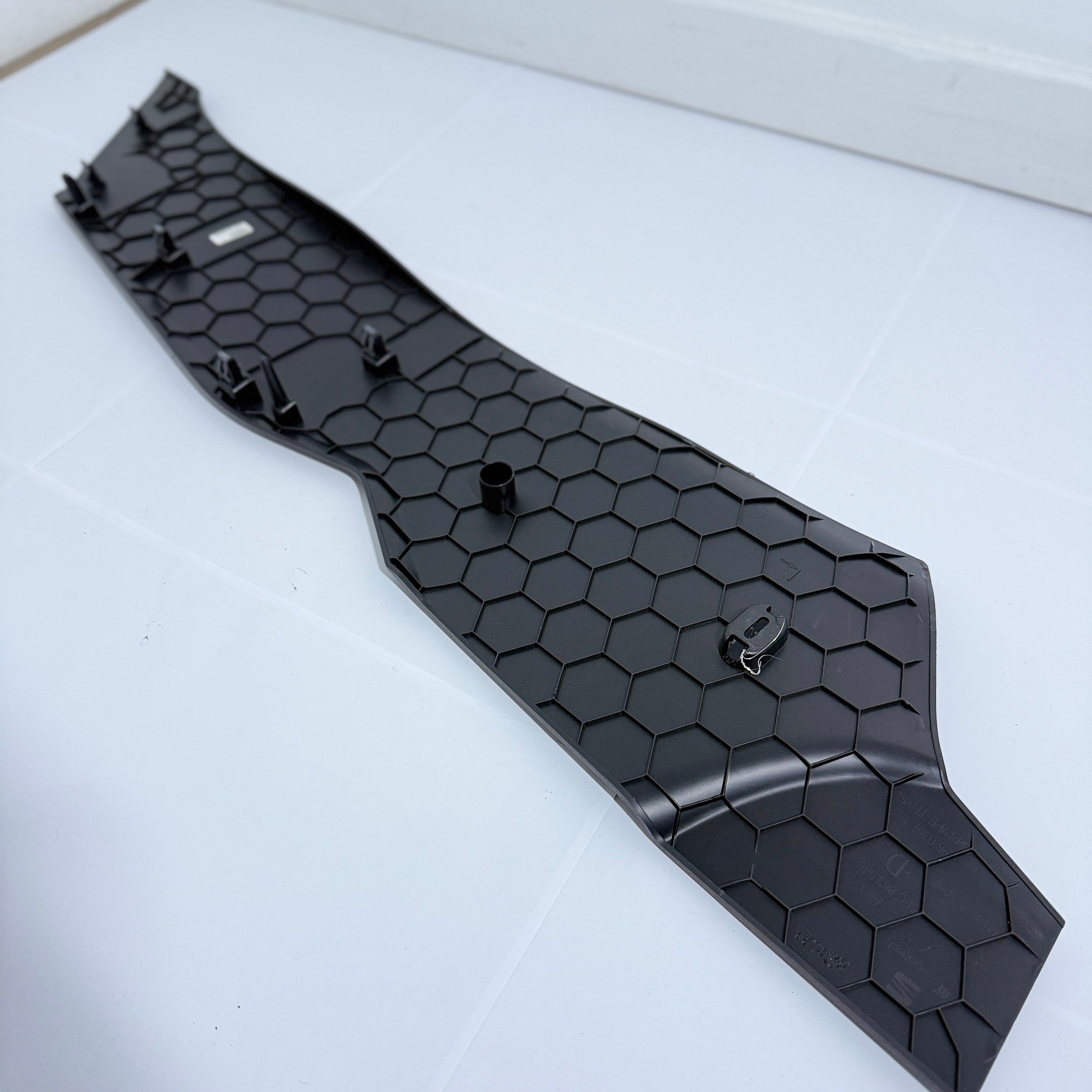 CUPRA CENTRE CONSOLE RIGHT COVER 5FC863046